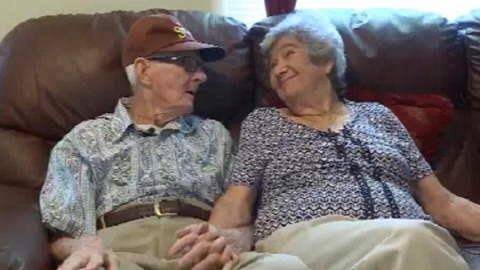 Chuyện tình như mơ của cặp vợ chồng 71 năm bên nhau, qua đời cách nhau 12 giờ