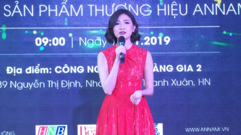 Nữ diễn viên “Hoa hồng trên ngực trái” xinh đẹp tại sự kiện