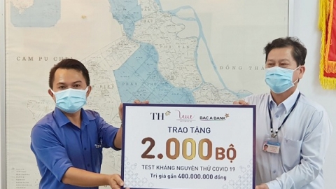 BAC A BANK trao tặng 2.000 bộ xét nghiệm nhanh Covid-19 góp sức chống dịch