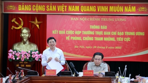 Không đùn đẩy, né tránh, đổ lỗi khách quan trong đấu tranh phòng, chống tham nhũng, tiêu cực