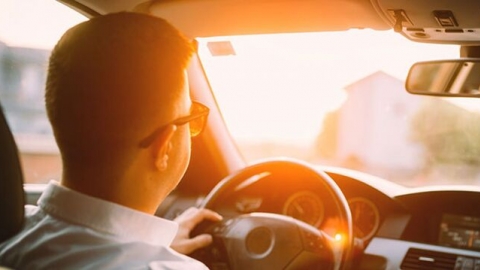 4 nguy cơ gây hại sức khỏe khi chạy ô tô ngày nóng