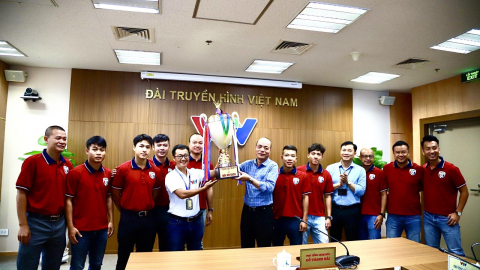 Lãnh đạo Đài Truyền hình Việt Nam đón nhận và chúc mừng đội bóng vô địch Press Cup 2023