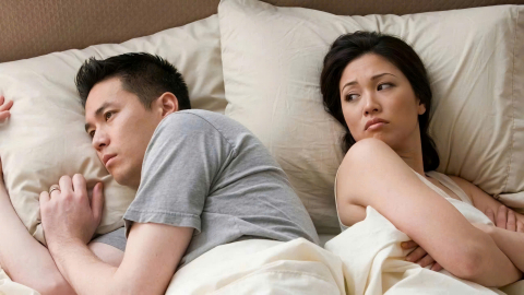 Khi 'phòng ngủ' lên tiếng: Tại sao những hiểu lầm lại khiến tình yêu hôn nhân rạn nứt?