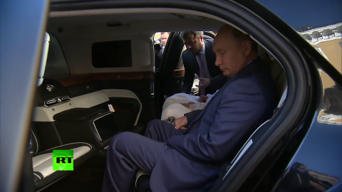 Ngồi thử siêu xe của Tổng thống Putin