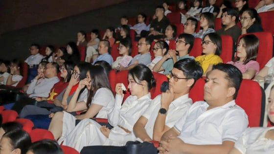 Một công ty ở Thanh Hóa bao trọn rạp mời nhân viên xem phim “Mưa đỏ”