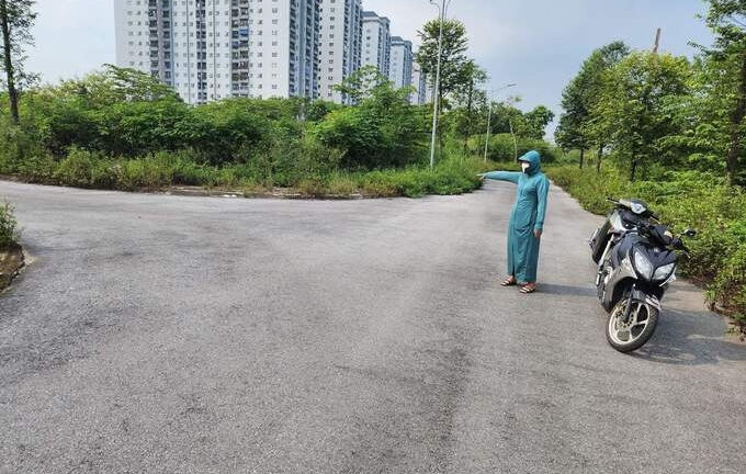 Hà Nội: Đưa con đi học về, bất ngờ bị hành hung nơi đường vắng
