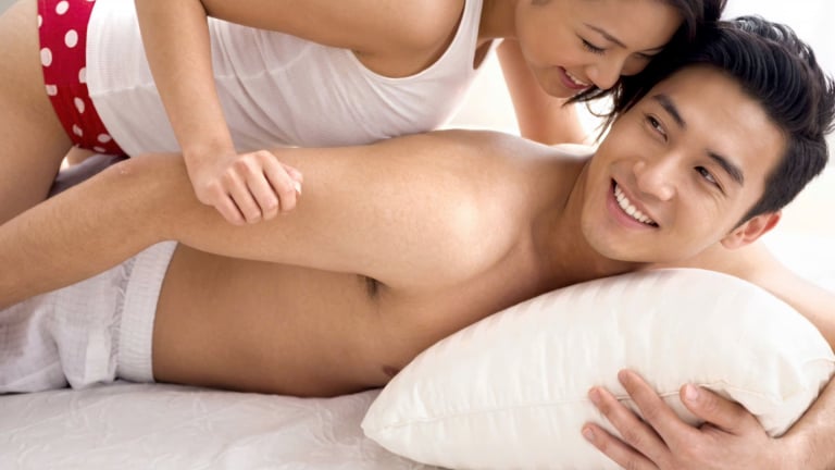 
Vì sao khi rụng trứng lại khiến chị em khao khát 'chuyện ấy' hơn?
