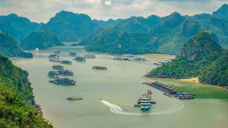 Tuyến du lịch biển xuyên vùng di sản giữa vịnh Hạ Long và vịnh Lan Hạ