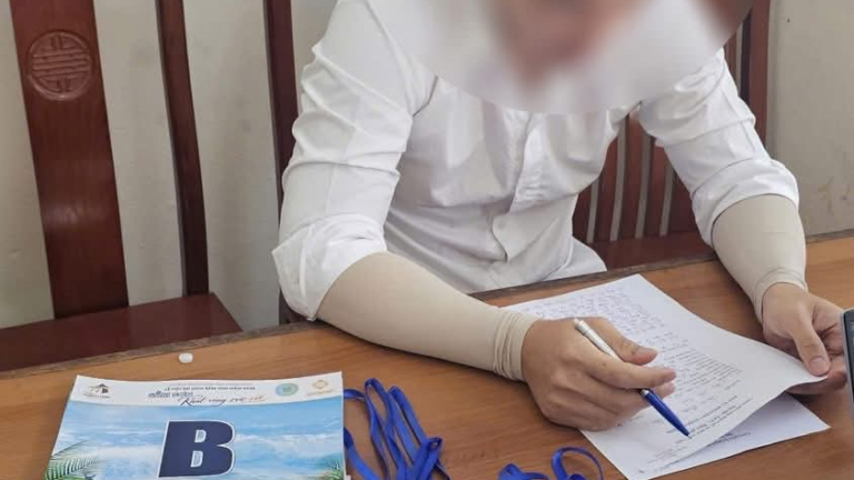 Rao bán giấy mời, thẻ đại biểu tại Lễ hội du lịch Sầm Sơn