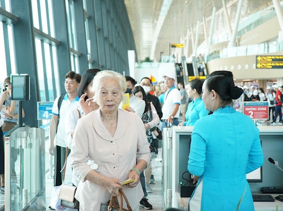 Vietnam Airlines mở rộng ưu đãi giảm 15% giá vé cho người cao tuổi 