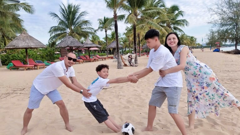 Vì sao bóng đá có thể trở thành 'chất keo' kết nối gia đình trong thời đại ai cũng bận rộn?