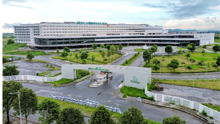 Bệnh viện Bạch Mai cơ sở Ninh Bình sẵn sàng hoạt động, bố trí 1.300 cán bộ y tế phục vụ khám chữa bệnh 