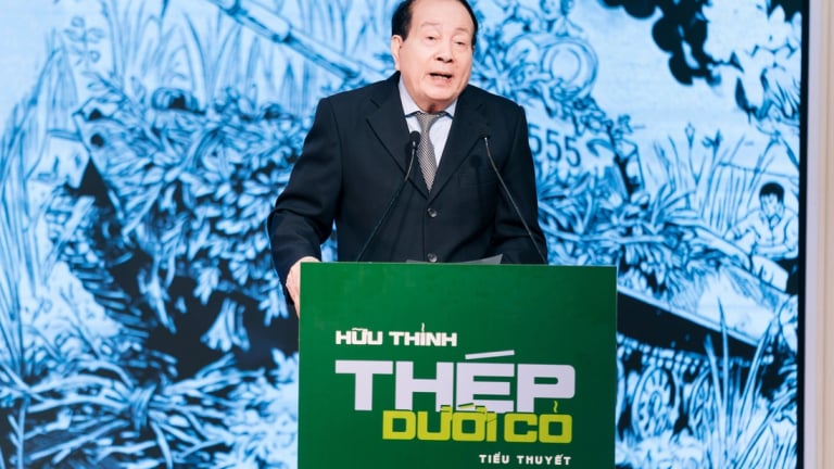 'Thép dưới cỏ': Trả món nợ ân tình 60 năm của nhà thơ Hữu Thỉnh
