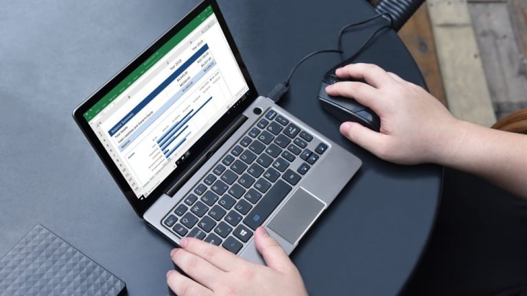 Cắm sạc laptop cả ngày có khiến pin nhanh chai? Sự thật nhiều người vẫn hiểu nhầm