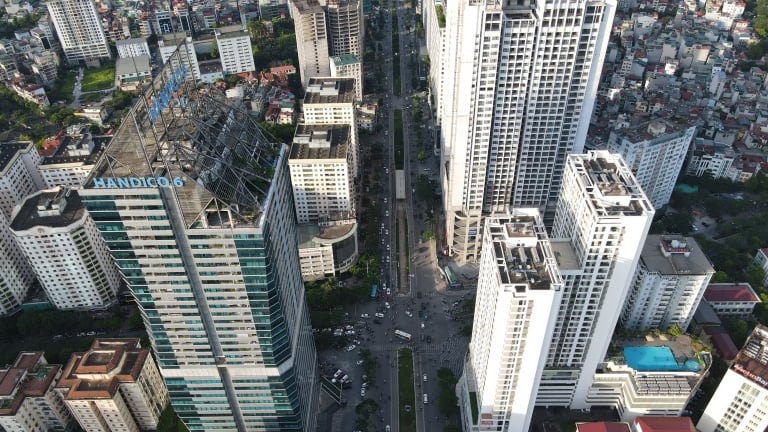 'Con đường đau khổ' tại Hà Nội: Dài gần 3km, 'gánh' 40 toà chung cư cao tầng