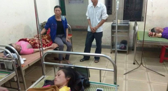 Ngồi trong nhà trú mưa, 4 người bất ngờ bị sét đánh phải nhập viện
