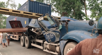 Phú Thọ: Tai nạn tại cầu Việt Trì, lái xe bị thương nặng