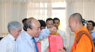 Thủ tướng Nguyễn Xuân Phúc dự họp mặt mừng Tết cổ truyền Chol Chnam Thmay
