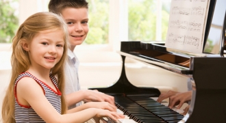 Những lợi ích kì diệu của âm nhạc trong việc phát triển trí não của trẻ
