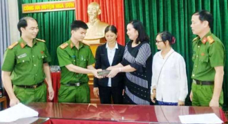 Công an huyện Nga Sơn - Thanh Hóa trả lại 120 triệu đồng cho người bỏ quên ở điểm chờ xe buýt
