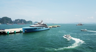 Siêu du thuyền 150 triệu đô lộng lẫy giữa vịnh Hạ Long