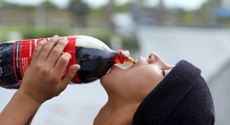 Điều gì xảy ra trong cơ thể sau một giờ tiêu thụ 1 lon Coca Cola?