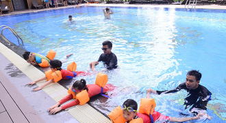 Cư dân nhí Vinhomes Star City được tham gia khóa học bơi miễn phí