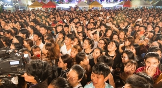 Giới trẻ Đà Nẵng háo hức trước giờ khai màn Lễ hội Phố hàng nóng