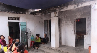 Tiếng khóc xé lòng trong ngôi nhà dột nát của gia đình nạn nhân tử vong trên biển ở Nghệ An
