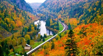 Mùa thu đẹp như tranh vẽ ở xứ sở lá phong Canada