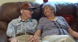 Chuyện tình như mơ của cặp vợ chồng 71 năm bên nhau, qua đời cách nhau 12 giờ