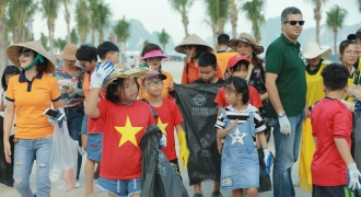 Hơn 300 tình nguyện viên tham gia dọn rác vì Hạ Long xanh