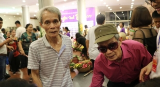 Cụ ông 77 tuổi rớt nước mắt vì day dứt khi cha mẹ mất trong bom đạn chiến tranh