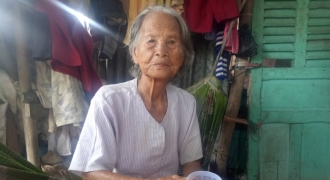 Hậu Giang: Cụ bà 97 tuổi, 2 con tâm thần được tặng nhà tình nghĩa