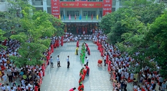 Học sinh trường Tiểu học Dịch Vọng A - Hà Nội mướt mồ hôi trong các trò chơi ngày khai giảng