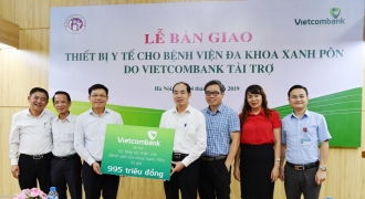 Vietcombank tài trợ 02 máy lọc thận trị giá 995 triệu đồng cho Bệnh viện Đa khoa Xanh Pôn - Hà Nội
