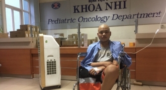 Chồng mất vì điện giật, góa phụ đau đớn nhìn con trai cắt bỏ chân vì ung thư