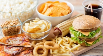 7 tác hại đối với sức khỏe khi sử dụng thường xuyên các đồ ăn nhanh
