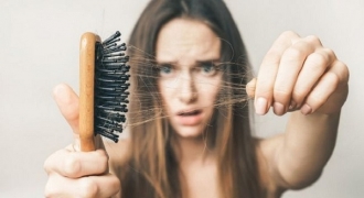 Rụng tóc: Tưởng đơn giản nhưng là dấu hiệu của loạt bệnh nguy hiểm