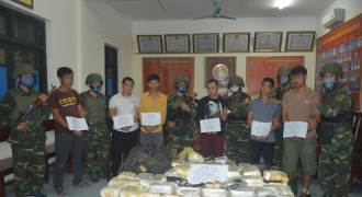 Trang bị súng ngắn, vận chuyển ma túy từ Lào qua Việt Nam tiêu thụ