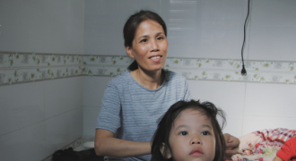 Người phụ nữ 1 mình nuôi 7 đứa con nhỏ giữa lòng Sài Gòn
