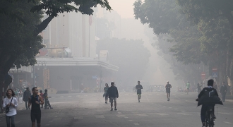 Hà Nội chìm trong sương mù ngày chỉ số ô nhiễm không khí cao báo động