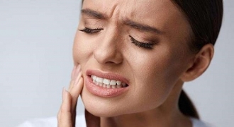 7 dấu hiệu thường gặp nhưng có thể là triệu chứng của ung thư miệng