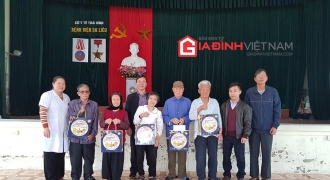 Báo Gia đình Việt Nam tặng quà cho bệnh nhân tại Bệnh viện Da liễu Thái Bình