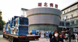 UPS vận chuyển hàng không hơn 2 triệu khẩu trang và dụng cụ y tế đến giúp Trung Quốc