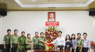Công an TP Cần Thơ chúc mừng Ngày Thầy thuốc Việt Nam