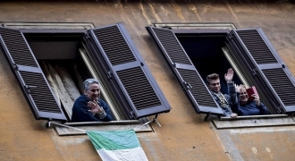Chuyện cảm động trong khu cách ly của những người già neo đơn tại Italia