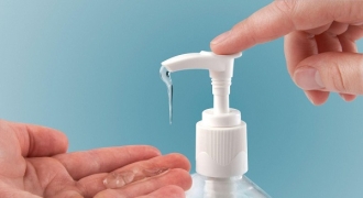 5 mối nguy hại từ việc lạm dụng nước rửa tay khô trong mùa dịch