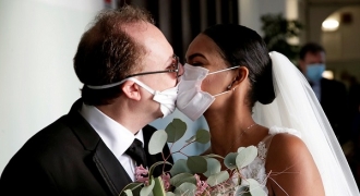 Đám cưới không hoa, không khách mời giữa tâm dịch Italia