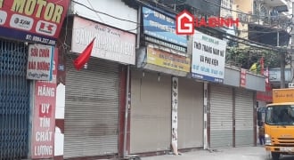 Đường phố Hà Nội vắng bóng xe cộ, hàng quán đồng loạt đóng cửa